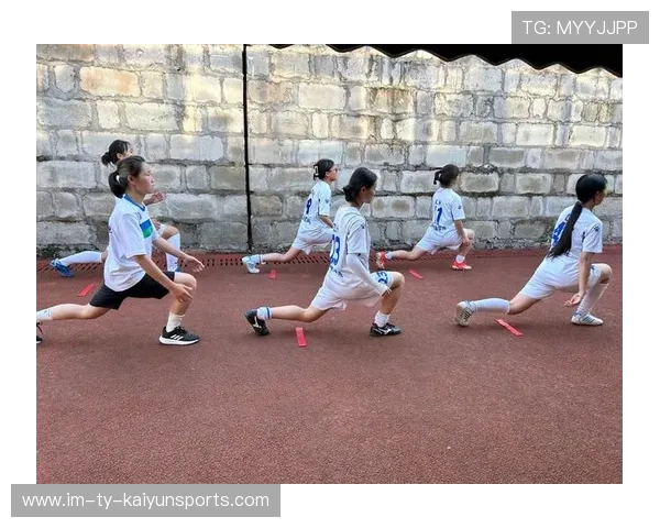 体育竞技场面激烈刺激，球迷心情澎湃，体育赛场竞争激烈,翻云覆雨,瞬息万变