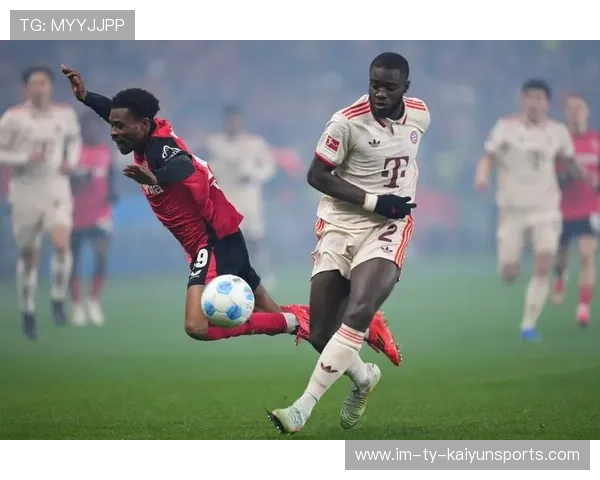 拜仁乌帕梅卡诺对抗强硬